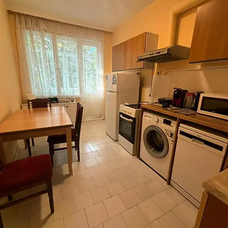 за гости весела Apartment *